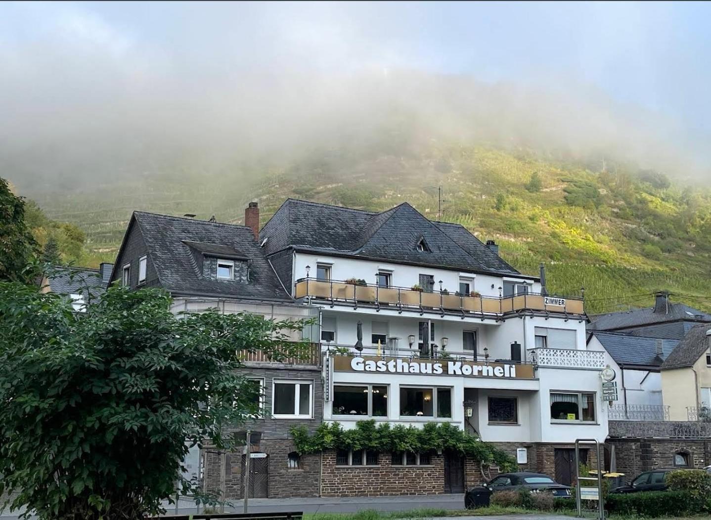 Hotel Gasthaus Korneli Sankt Aldegund Exterior foto